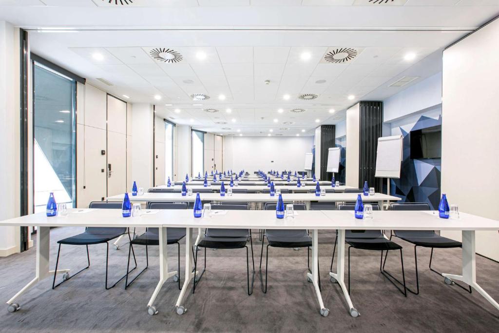 The business area and/or conference room at Hampton By Hilton Alcobendas Madrid