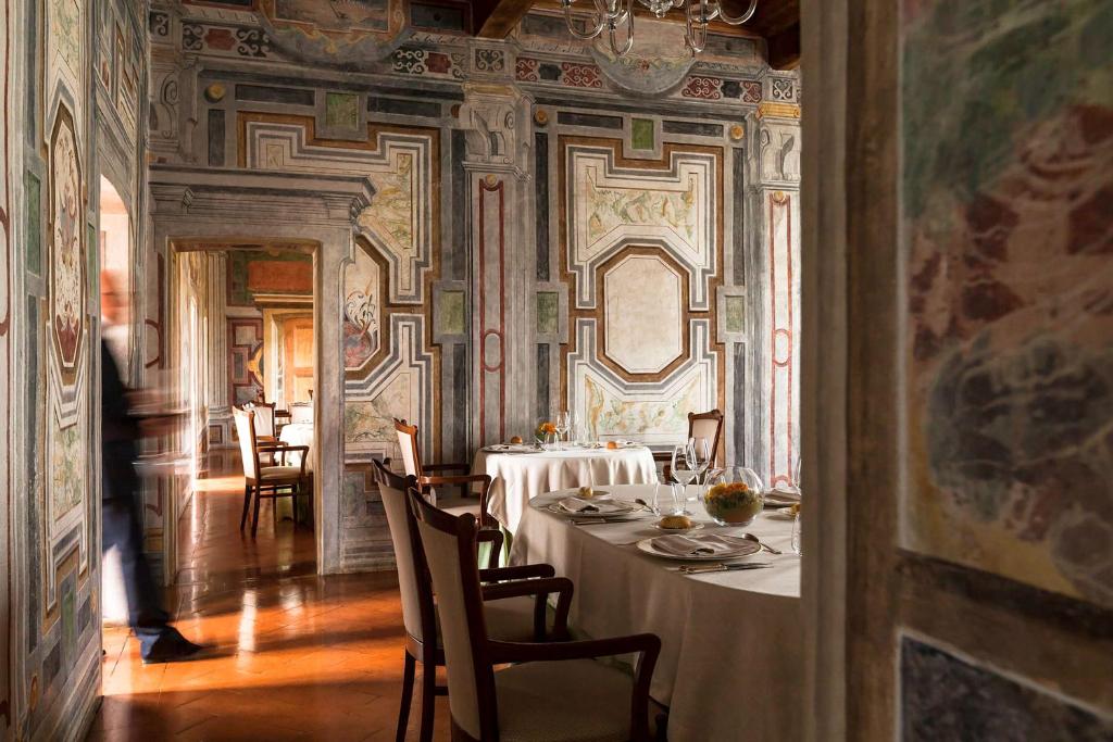 Posezení v ubytování Grand Hotel Villa Torretta, Curio Collection by Hilton