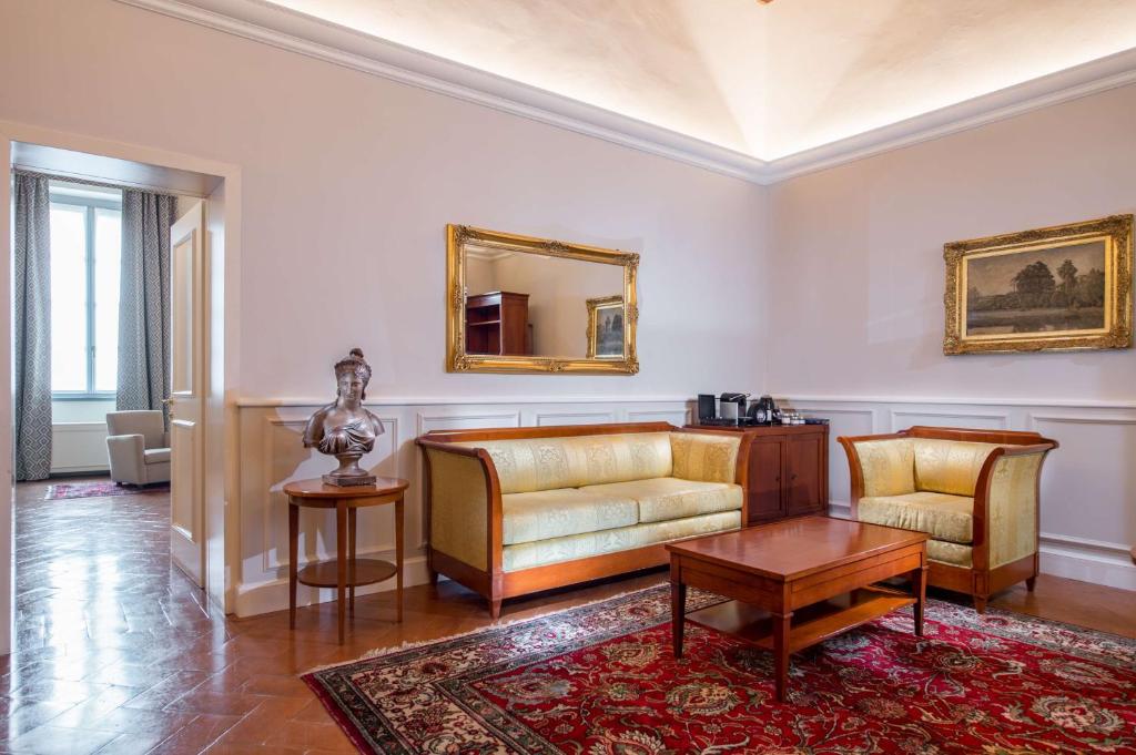 Posezení v ubytování Grand Hotel Villa Torretta, Curio Collection by Hilton