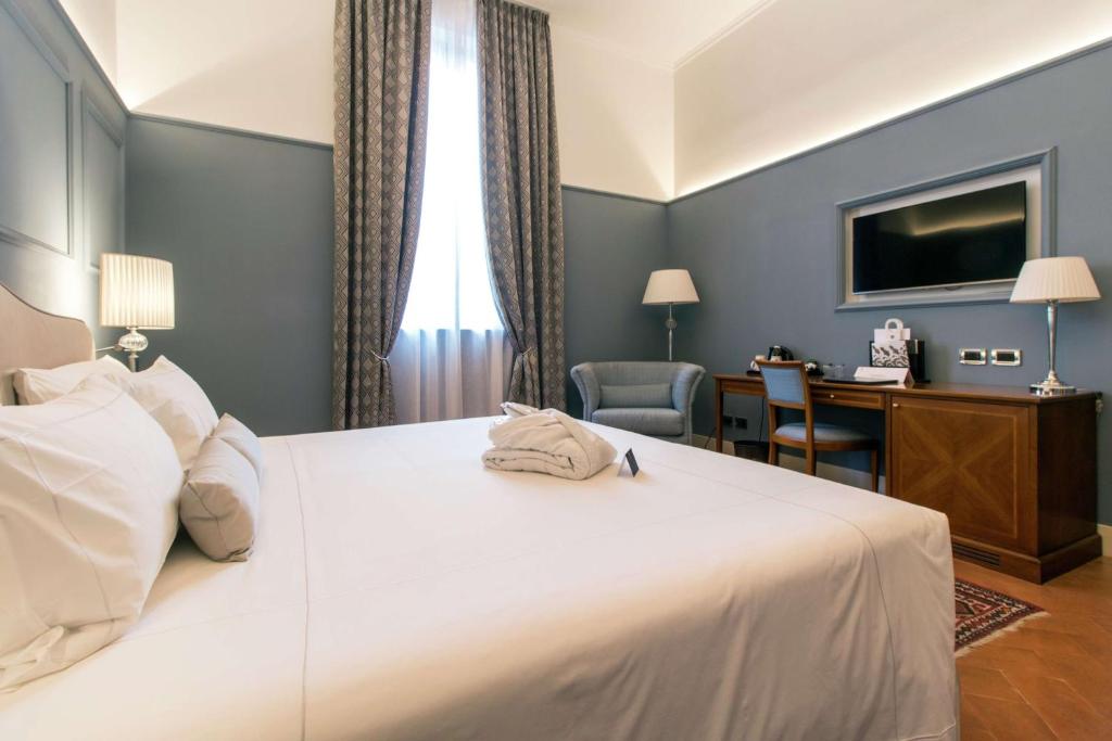Postel nebo postele na pokoji v ubytování Grand Hotel Villa Torretta, Curio Collection by Hilton