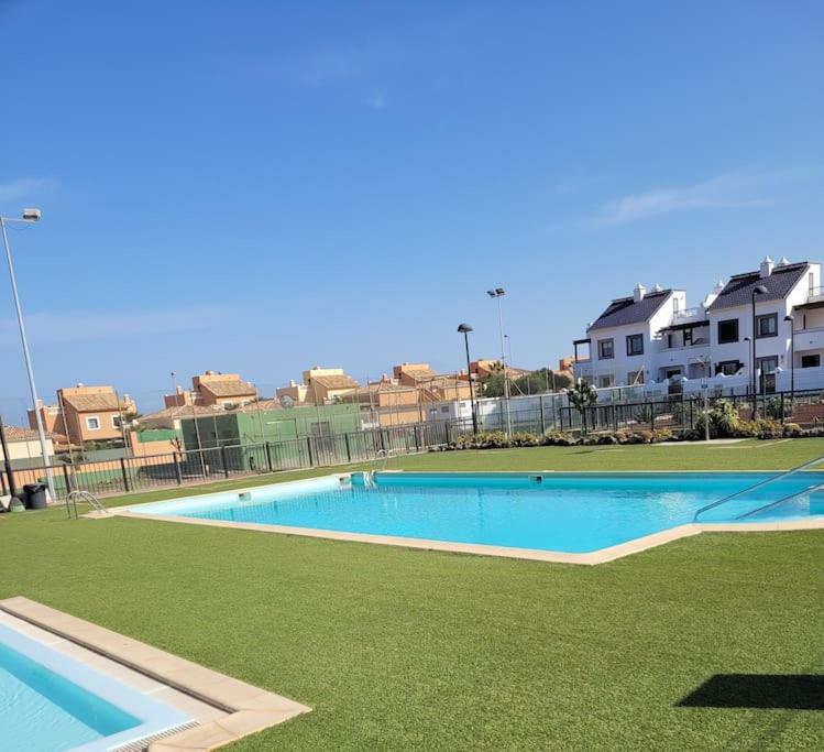 Imagen de la galería de ideal remote work, relaxing, pool and surfing, en Corralejo