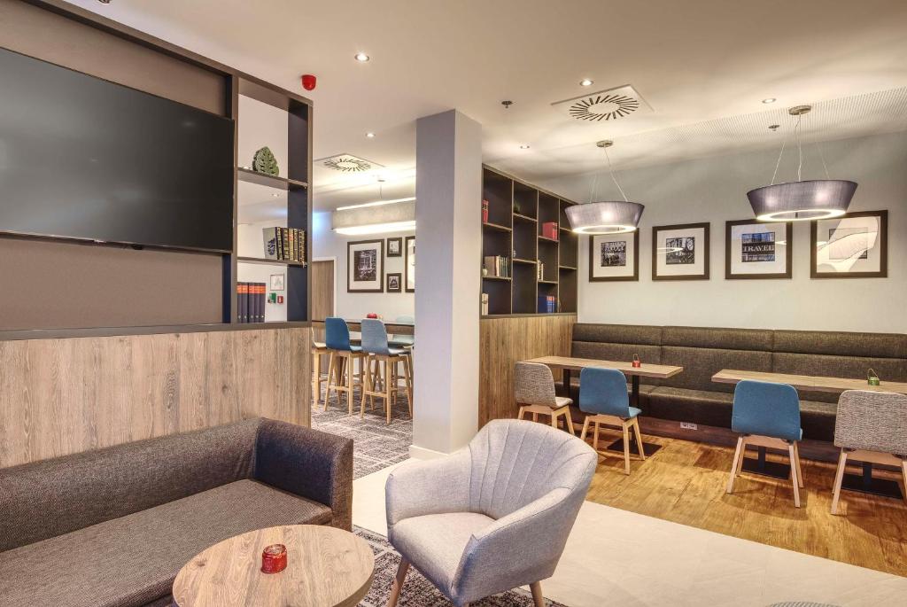 Hampton by Hilton Stuttgart City Centre - Resim 40