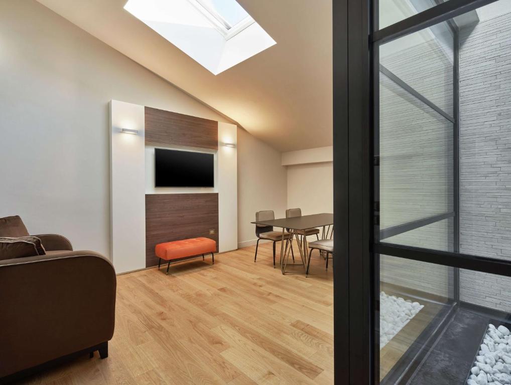 DoubleTree By Hilton Trieste - One-Bedroom King Suite