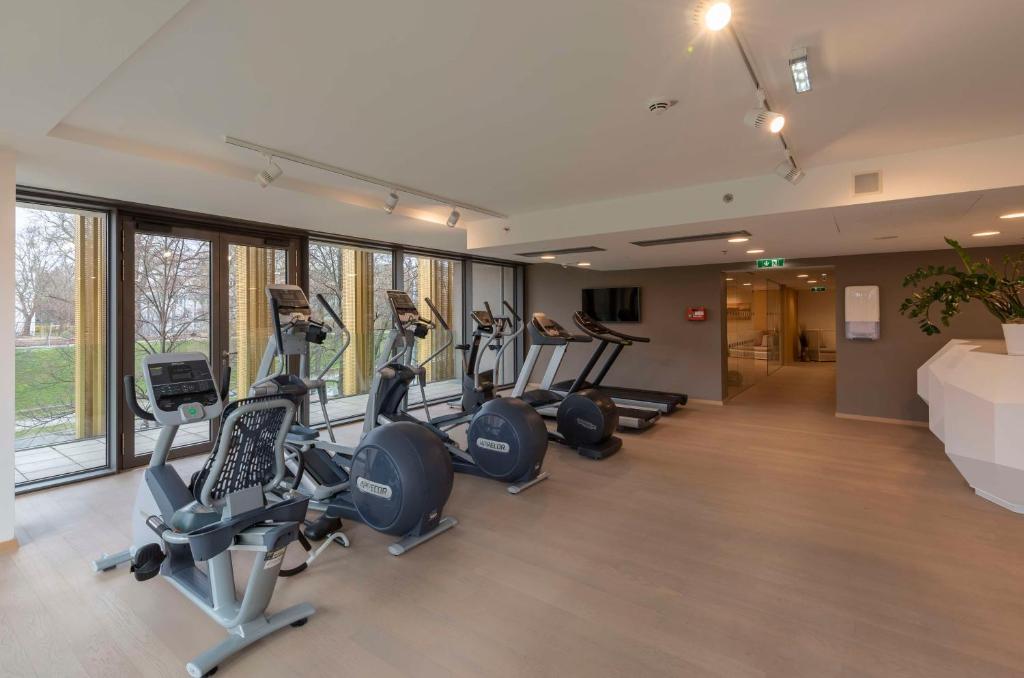 The fitness centre and/or fitness facilities at Doubletree by Hilton Vienna Schonbrunn