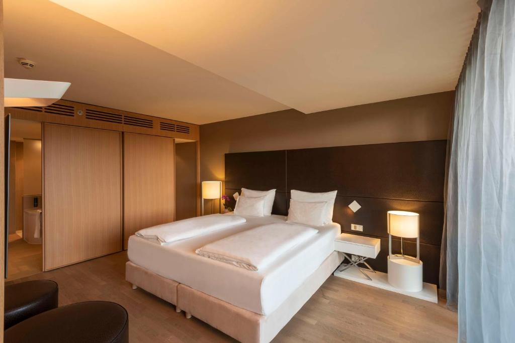 A bed or beds in a room at Doubletree by Hilton Vienna Schonbrunn