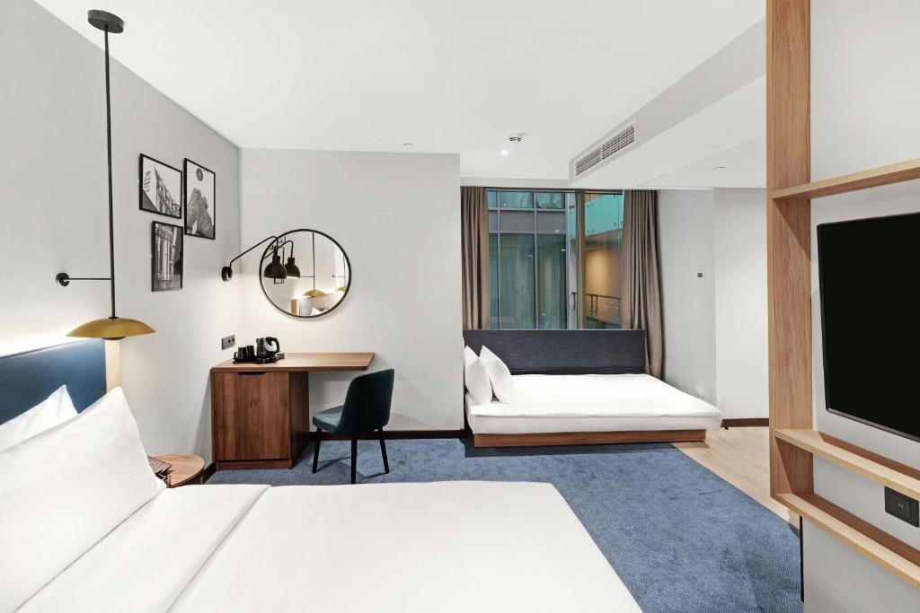 Hilton Garden Inn Riga Old Town - Sala Familiar Con Ventana Interior