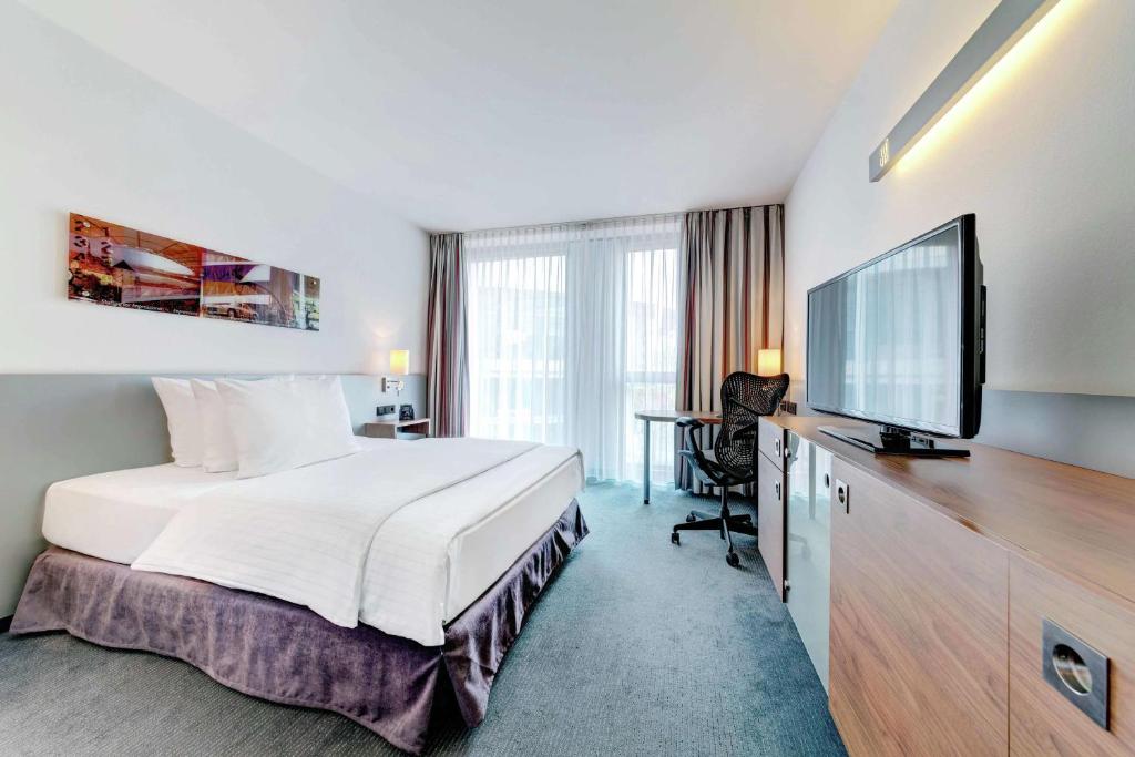 Hilton Garden Inn Stuttgart NeckarPark - Resim 13