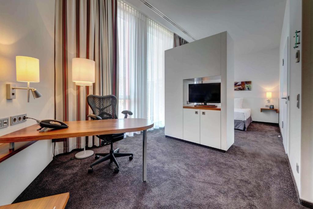 Hilton Garden Inn Stuttgart NeckarPark - Resim 19
