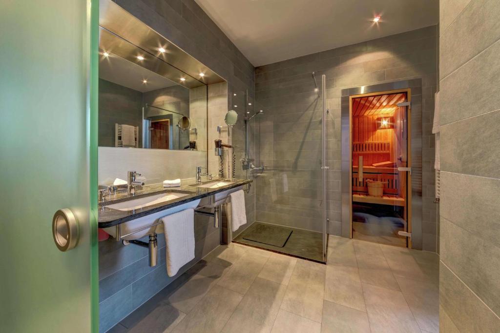 Hilton Garden Inn Stuttgart NeckarPark - Resim 24