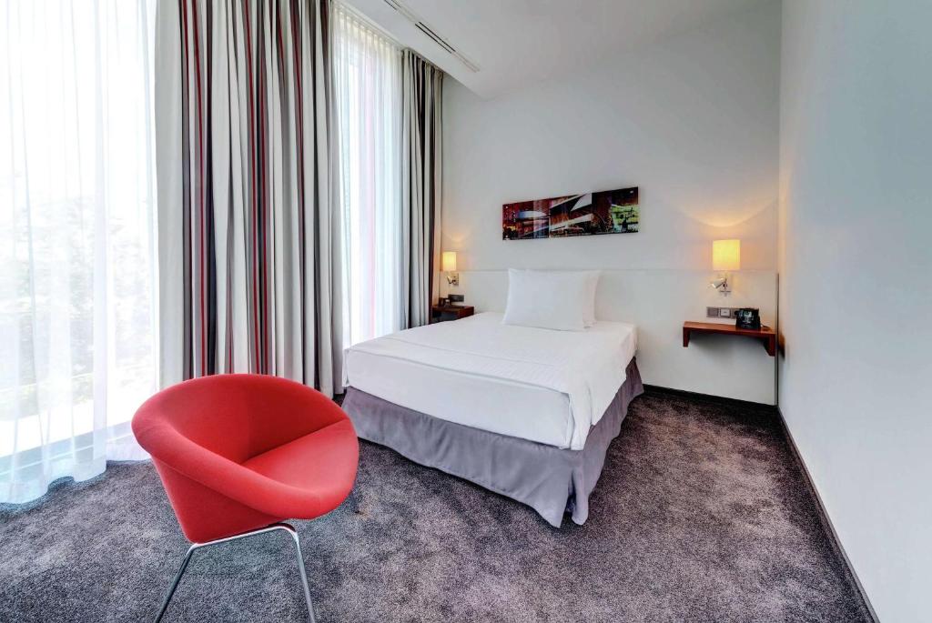 Postel nebo postele na pokoji v ubytování Hilton Garden Inn Stuttgart NeckarPark