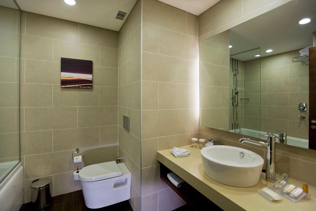 Hilton Garden Inn Kutahya - Salón Familiar Queen Con Sofá Cama