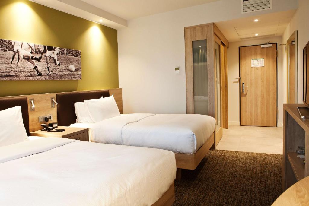 Postel nebo postele na pokoji v ubytování Hampton By Hilton Aachen Tivoli