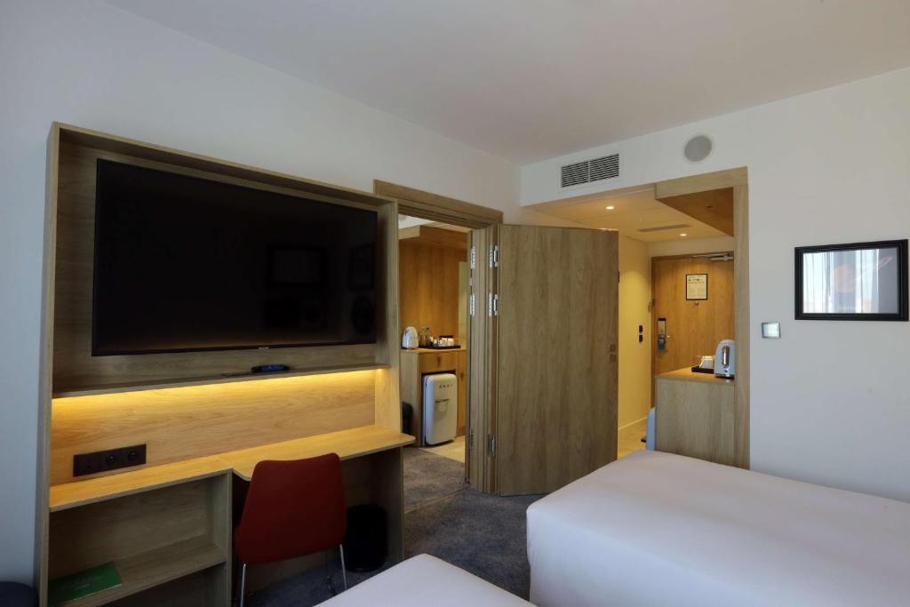 Postel nebo postele na pokoji v ubytování Hampton By Hilton Olsztyn