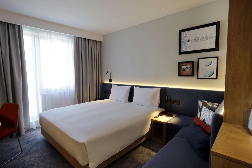 Postel nebo postele na pokoji v ubytování Hampton By Hilton Olsztyn