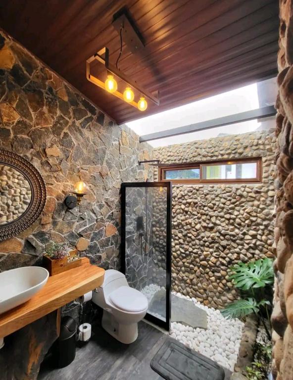 Koupelna v ubytování Pika 02 by Pika cabins con Piscina privada