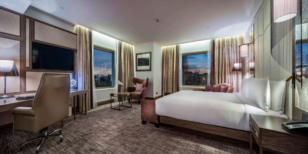 Μια τηλεόραση ή/και κέντρο ψυχαγωγίας στο Hilton Podgorica Crna Gora