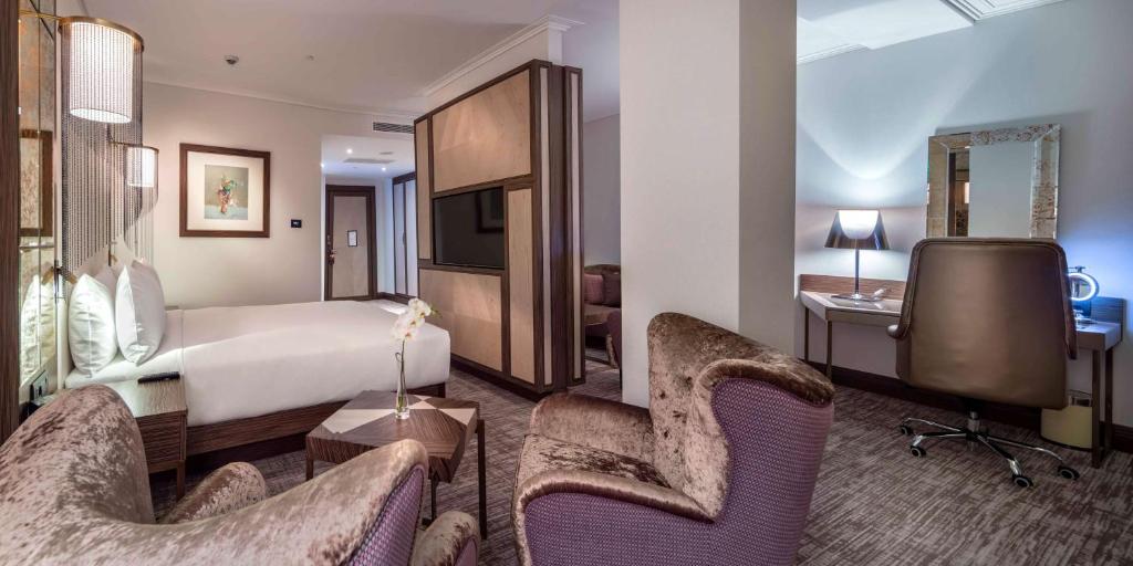 Ένα ή περισσότερα κρεβάτια σε δωμάτιο στο Hilton Podgorica Crna Gora