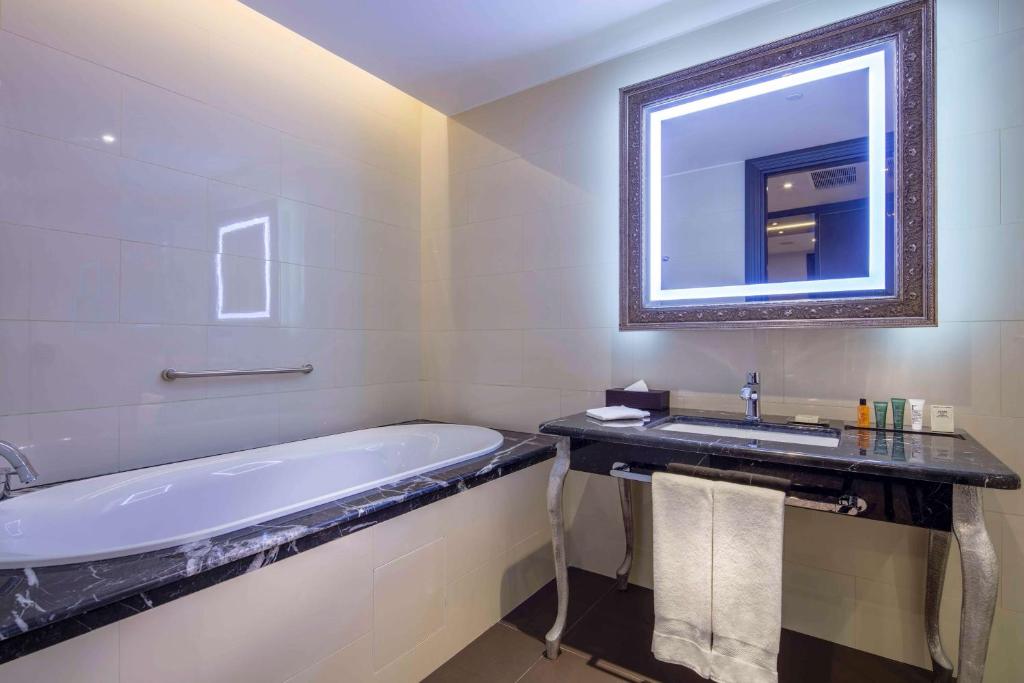 Ένα μπάνιο στο Hilton Podgorica Crna Gora