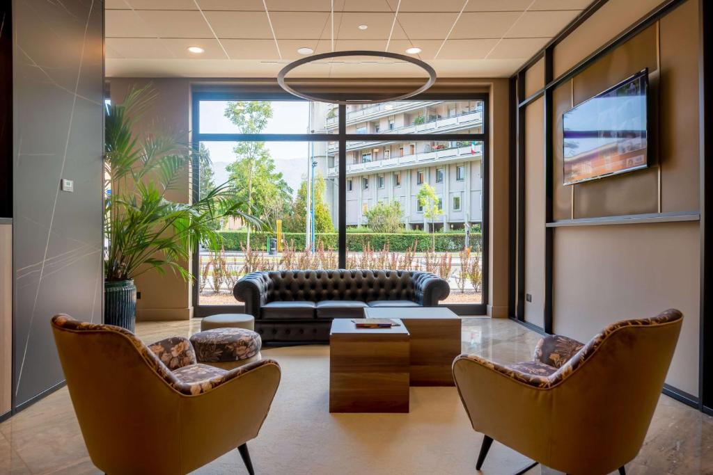 Posezení v ubytování DoubleTree by Hilton Brescia