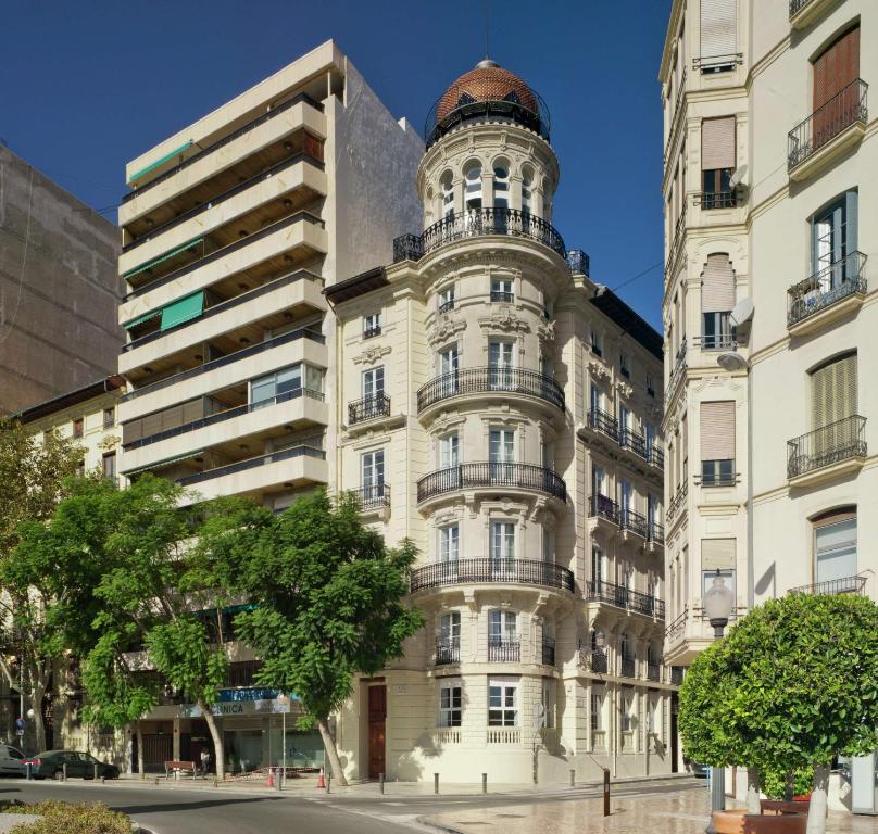 un edificio con una torre encima en Casa Alberola Alicante, Curio Collection By Hilton, en Alicante