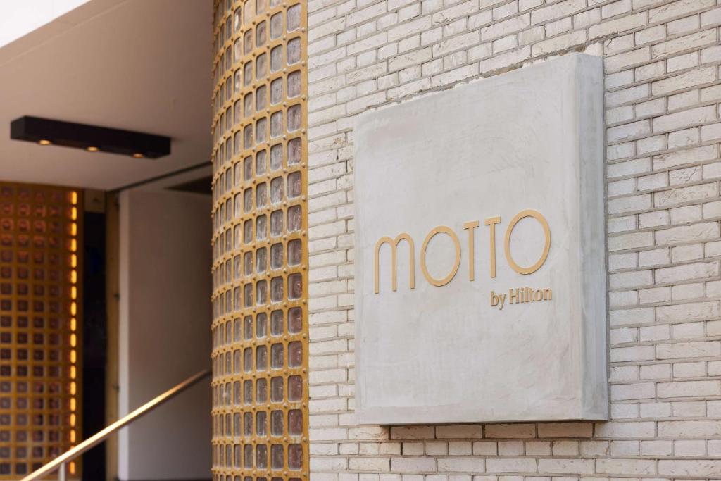 Certifikát, hodnocení, plakát nebo jiný dokument vystavený v ubytování Motto By Hilton Rotterdam Blaak
