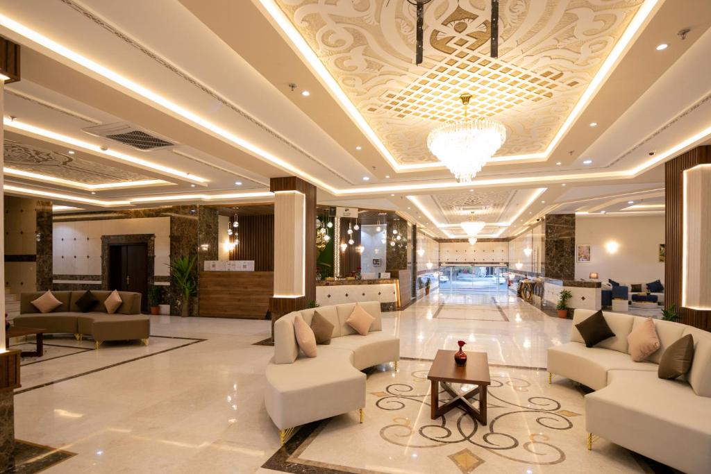 a lobby of a hotel with couches and a table at نسيم الشفا للشقق الفندقية in Taif