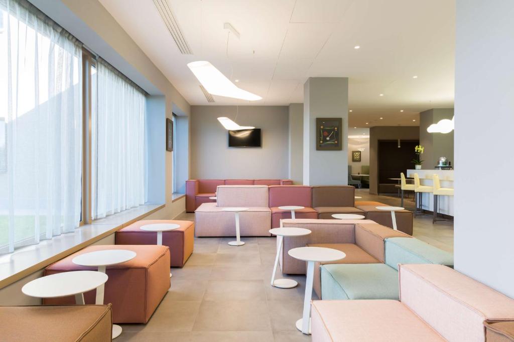 Posezení v ubytování Hampton By Hilton Rome East
