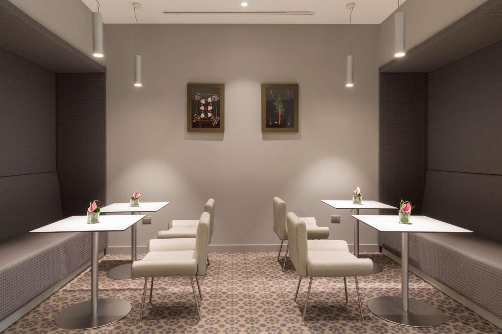 Posezení v ubytování Hampton By Hilton Rome East