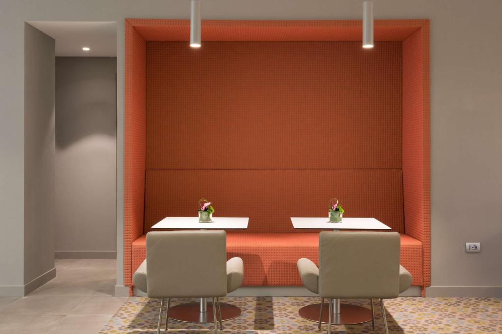 Posezení v ubytování Hampton By Hilton Rome East