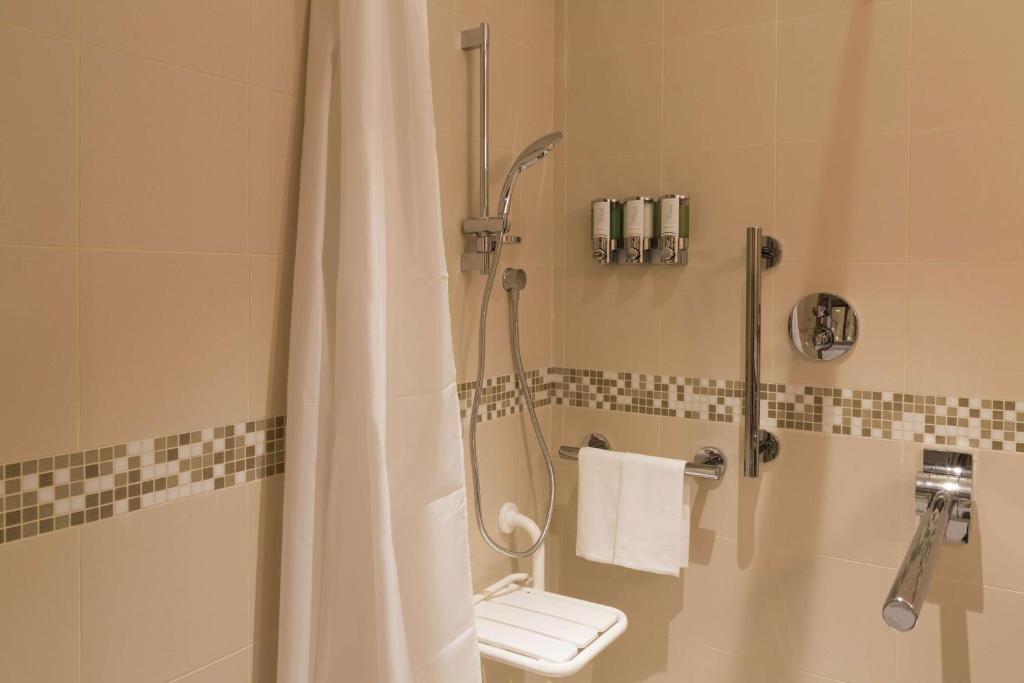 Koupelna v ubytování Hampton By Hilton Rome East