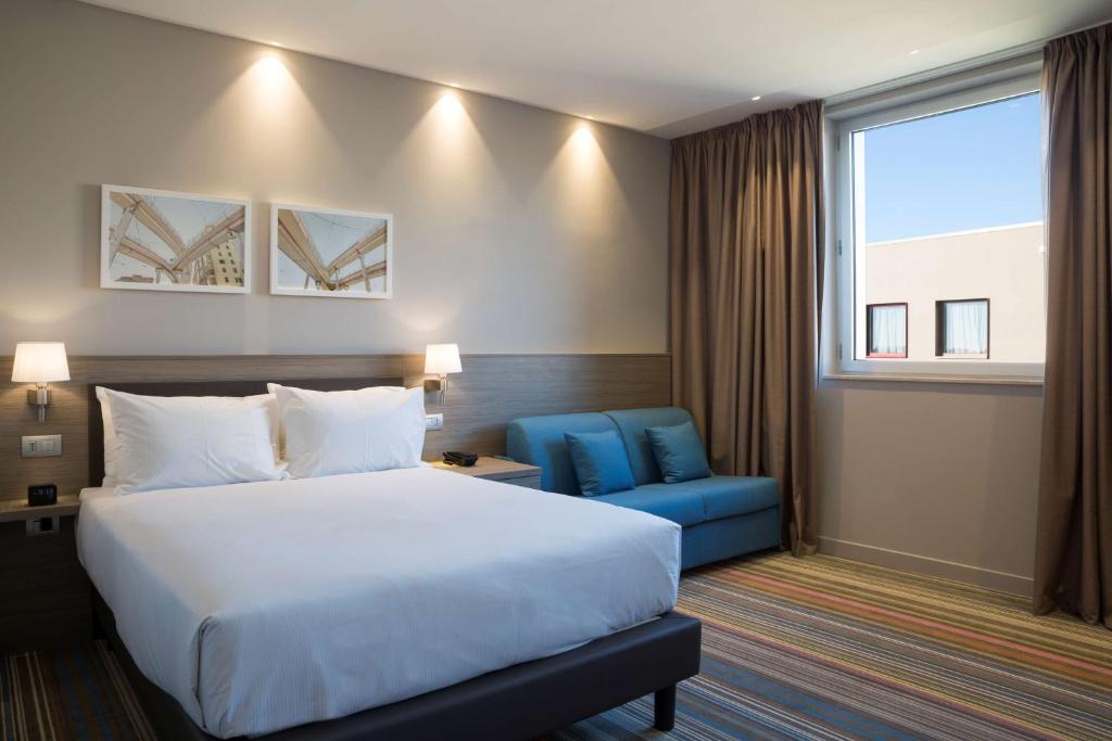 Postel nebo postele na pokoji v ubytování Hampton By Hilton Rome East