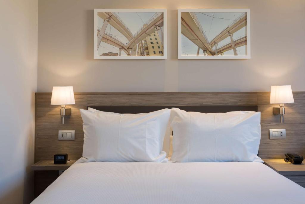 Postel nebo postele na pokoji v ubytování Hampton By Hilton Rome East