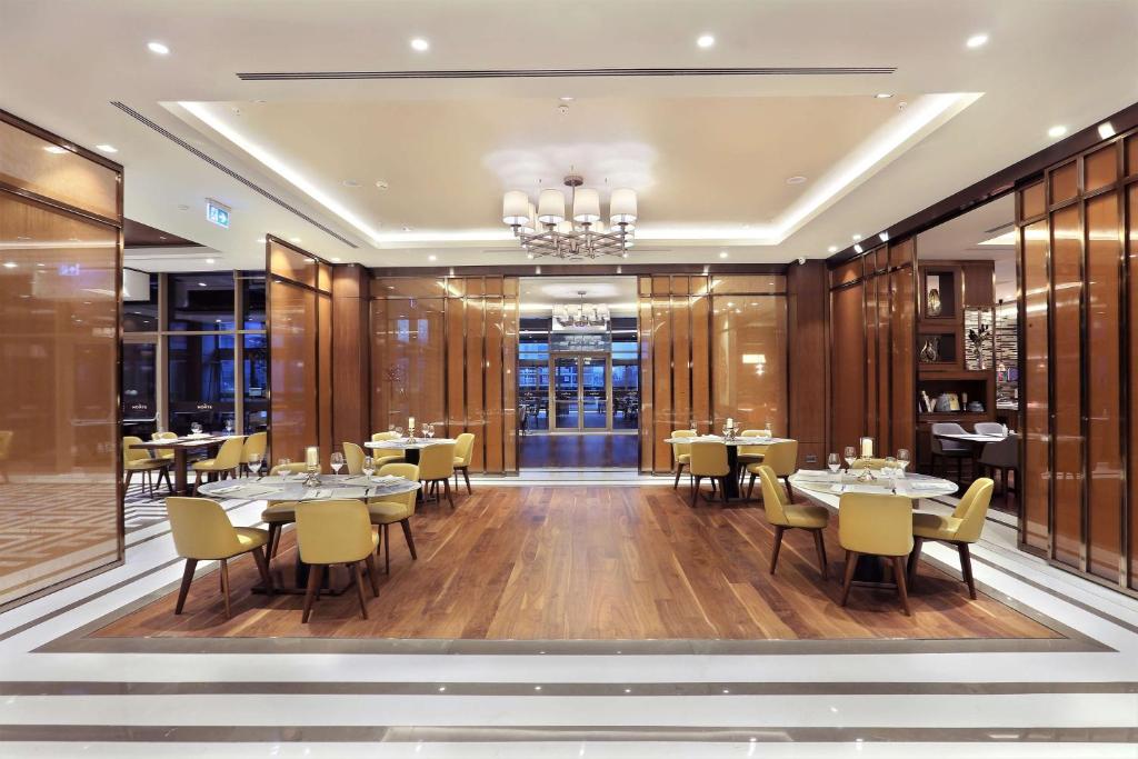 Restaurace v ubytování DoubleTree By Hilton Skopje
