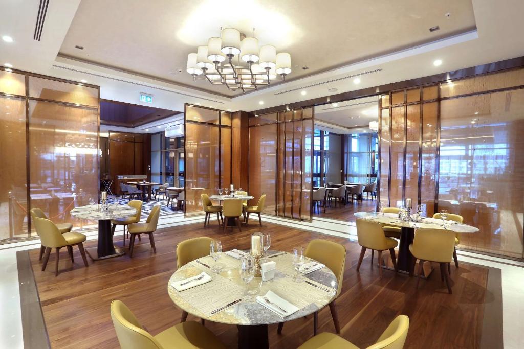 Restaurace v ubytování DoubleTree By Hilton Skopje