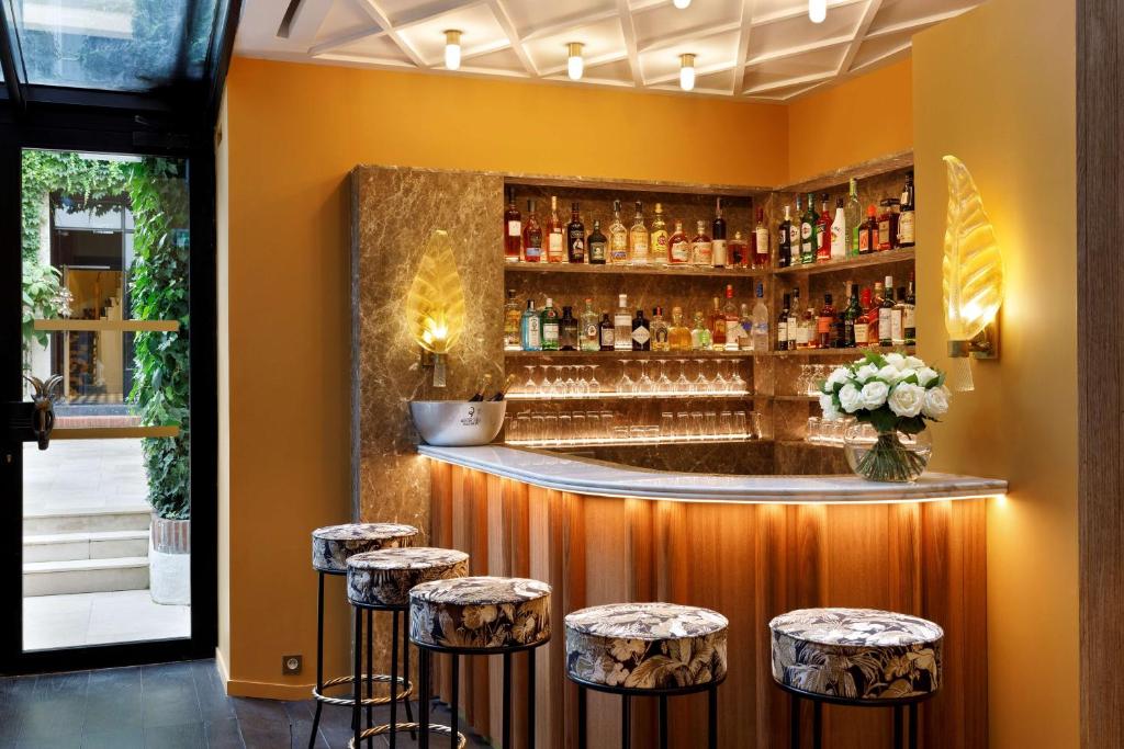 O lounge ou bar de Le Belgrand Hotel Paris Champs Elysees, Tapestry By Hilton