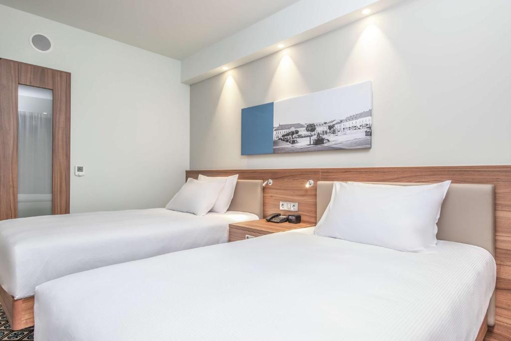 Posteľ alebo postele v izbe v ubytovaní Hampton by Hilton Oswiecim