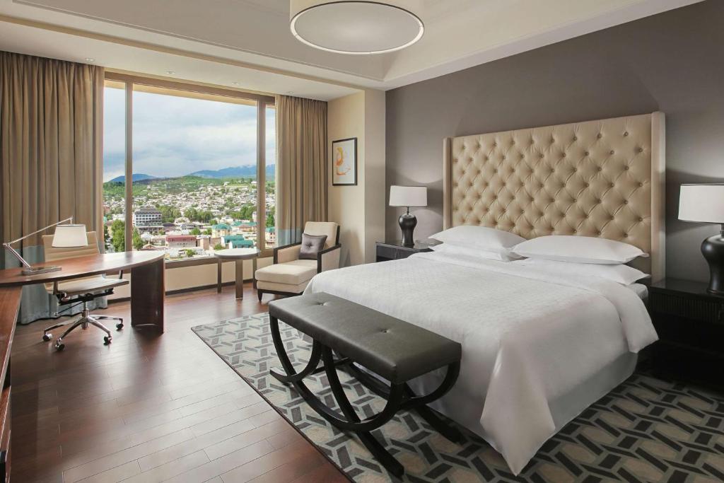 Postel nebo postele na pokoji v ubytování Hilton Dushanbe
