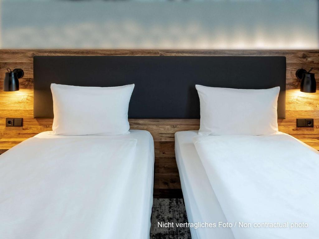 Postel nebo postele na pokoji v ubytování ibis Styles Magdeburg