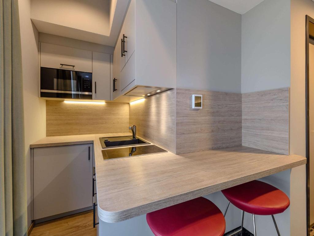 Kuchyň nebo kuchyňský kout v ubytování ibis Styles Magdeburg