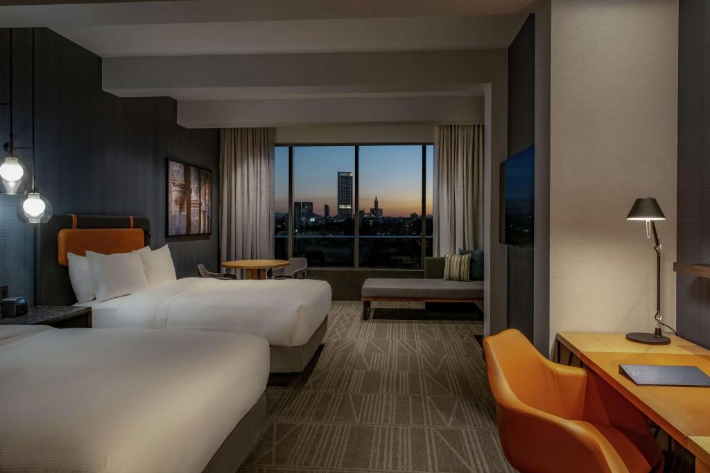 Postel nebo postele na pokoji v ubytování Hilton Guadalajara Midtown