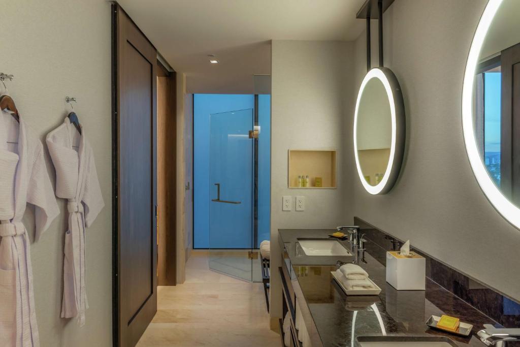 Koupelna v ubytování Hilton Guadalajara Midtown