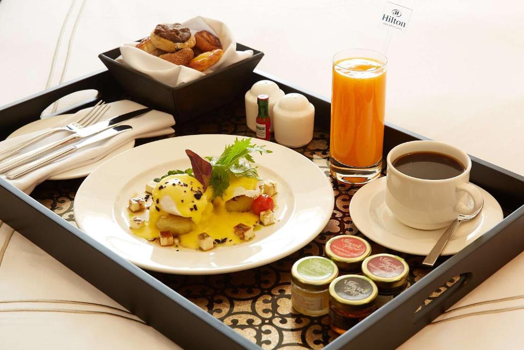 Comida en o cerca de este hotel