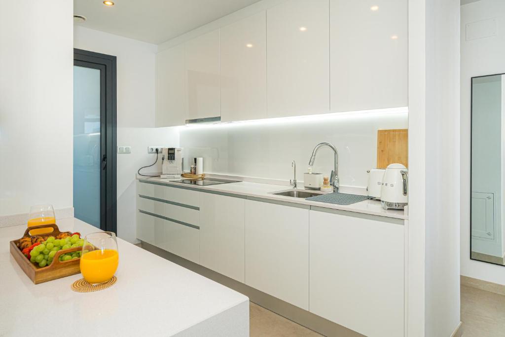 Fotografie z fotogalerie ubytování Sunset Cliffs Luxury Apartment 100m from the Benidorm Beach v destinaci Benidorm