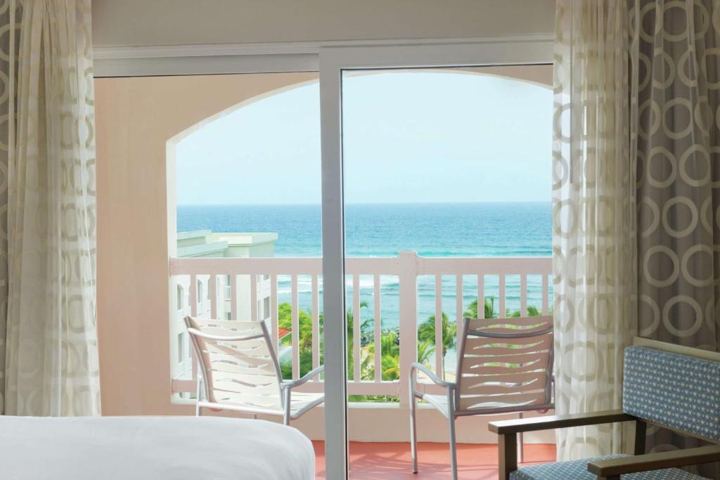 Embassy Suites by Hilton Dorado del Mar Beach Resort - King Suite Con Vista Al Mar
