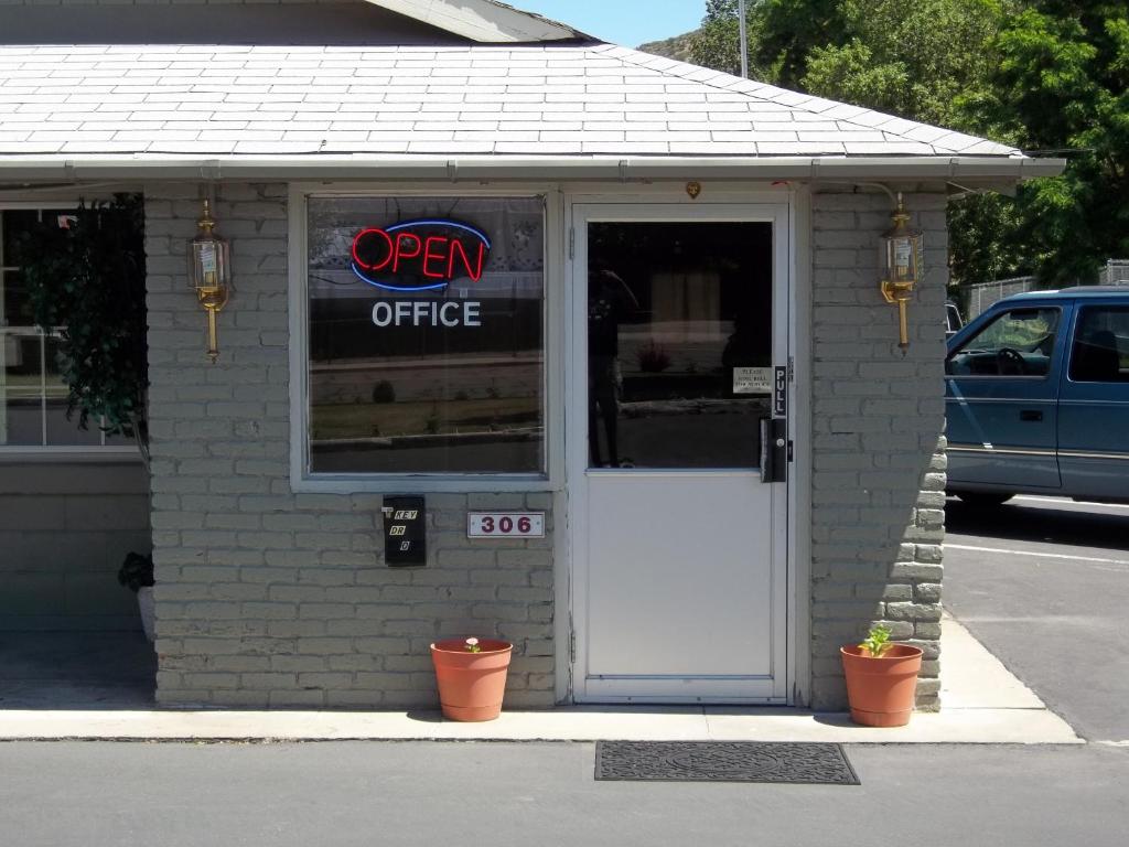 a store with a open office sign on the door at Budget Inn -Yreka in Yreka