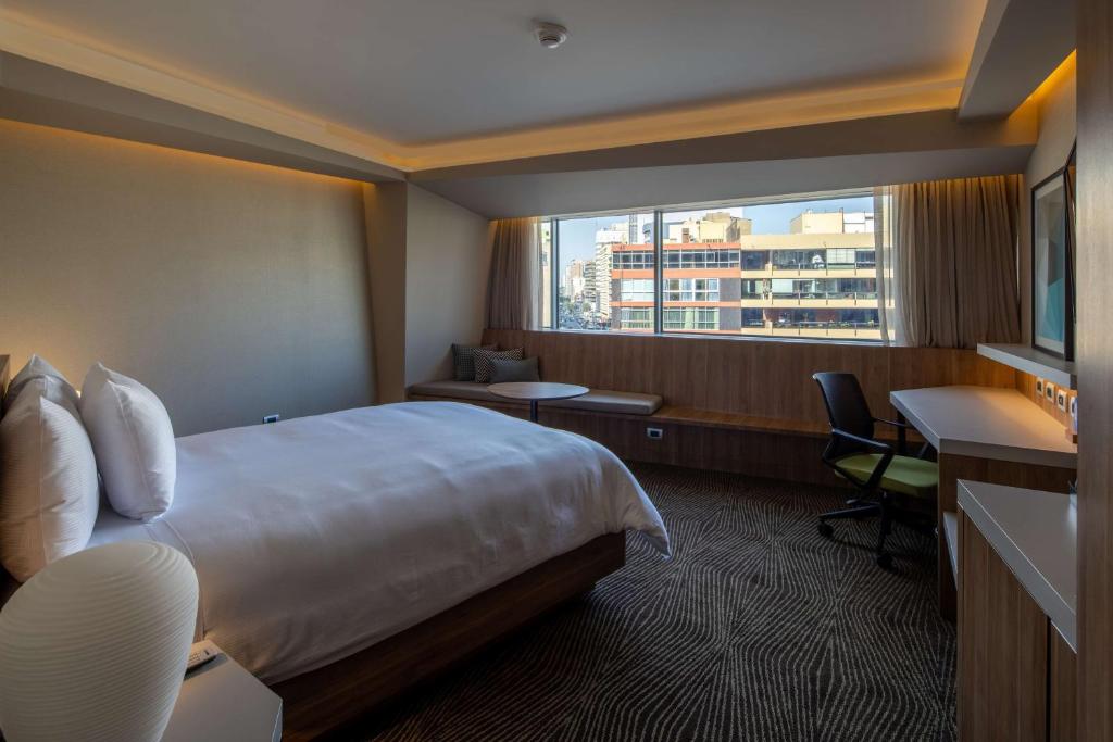 Postel nebo postele na pokoji v ubytování Hilton Garden Inn Lima Miraflores