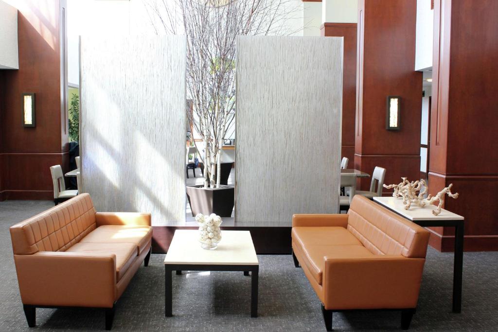 DoubleTree by Hilton Hotel Boston Bayside photo