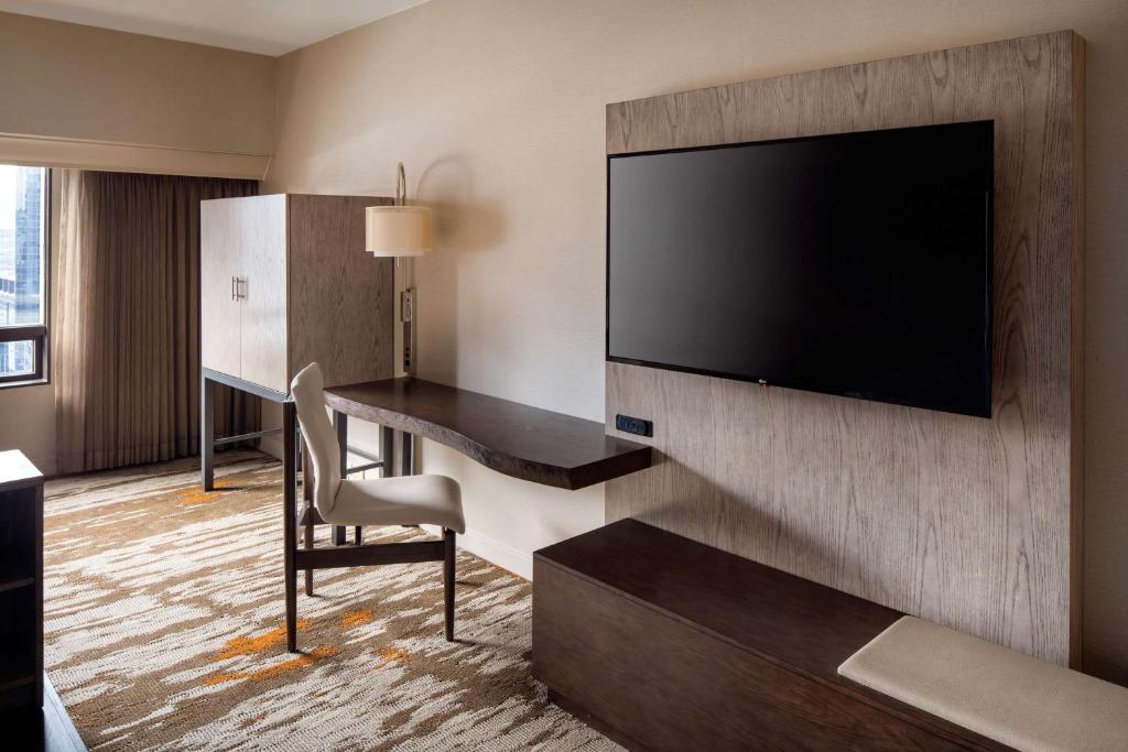 Hilton Denver City Center - Premium King Room