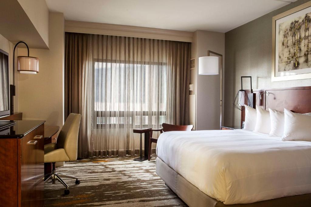 Hilton Denver City Center - King Corner Room