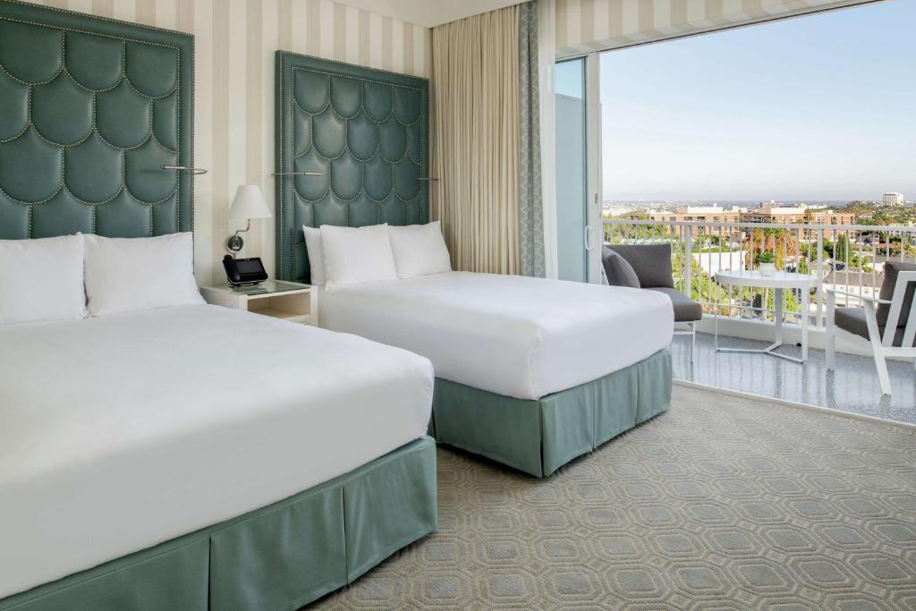 The Beverly Hilton - 豪华双人间，带有两张双人床